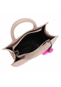 Borsa a mano di colore rosa chiaro con esterno strutturato, doppi manici e chiusura con zip. L'interno presenta una fodera nera con motivi di stelle colorate.