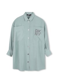 Chemise boutonni ère vert clair avec col, deux poches poitrine et un logo brodé sur la poche droite. Fabriquée dans un tissu doux.
