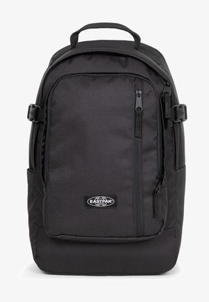Czarny plecak Eastpak z górną rączką, przednią kieszenią na zamek, bocznymi paskami kompresyjnymi i widoczną naszywką z logo.