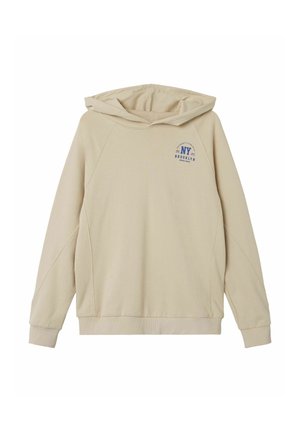 Beige hættetrøje med snøre i hætten, raglanærmer og et blåt tryk med teksten "NY BROOKLYN" på brystet. Blød tekstur.