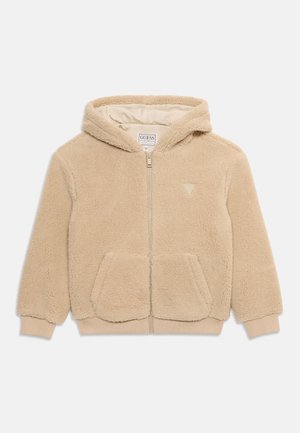 Beige zip-up hettejakke i fleece med frontlommer og ribbede mansjetter, med subtil Guess-logo på brystet.