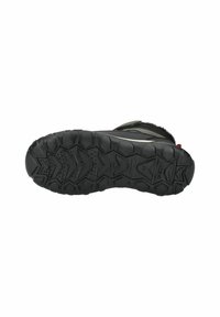 Suela de zapato de goma negra con un patrón de superficie antideslizante. Presenta secciones acanaladas y orificios de drenaje, diseñados para ofrecer tracción y durabilidad.