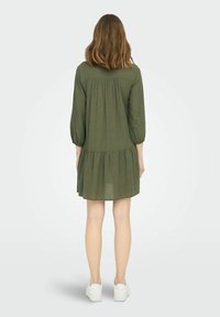 ONLY SPITZENVERZIERTES - Denné šaty - khaki