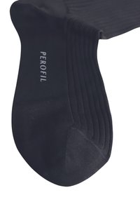 Calzini neri a costine realizzati in un materiale liscio, con punta a forma di stiletto e il nome del marchio "PEROFIL" stampato sul lato.