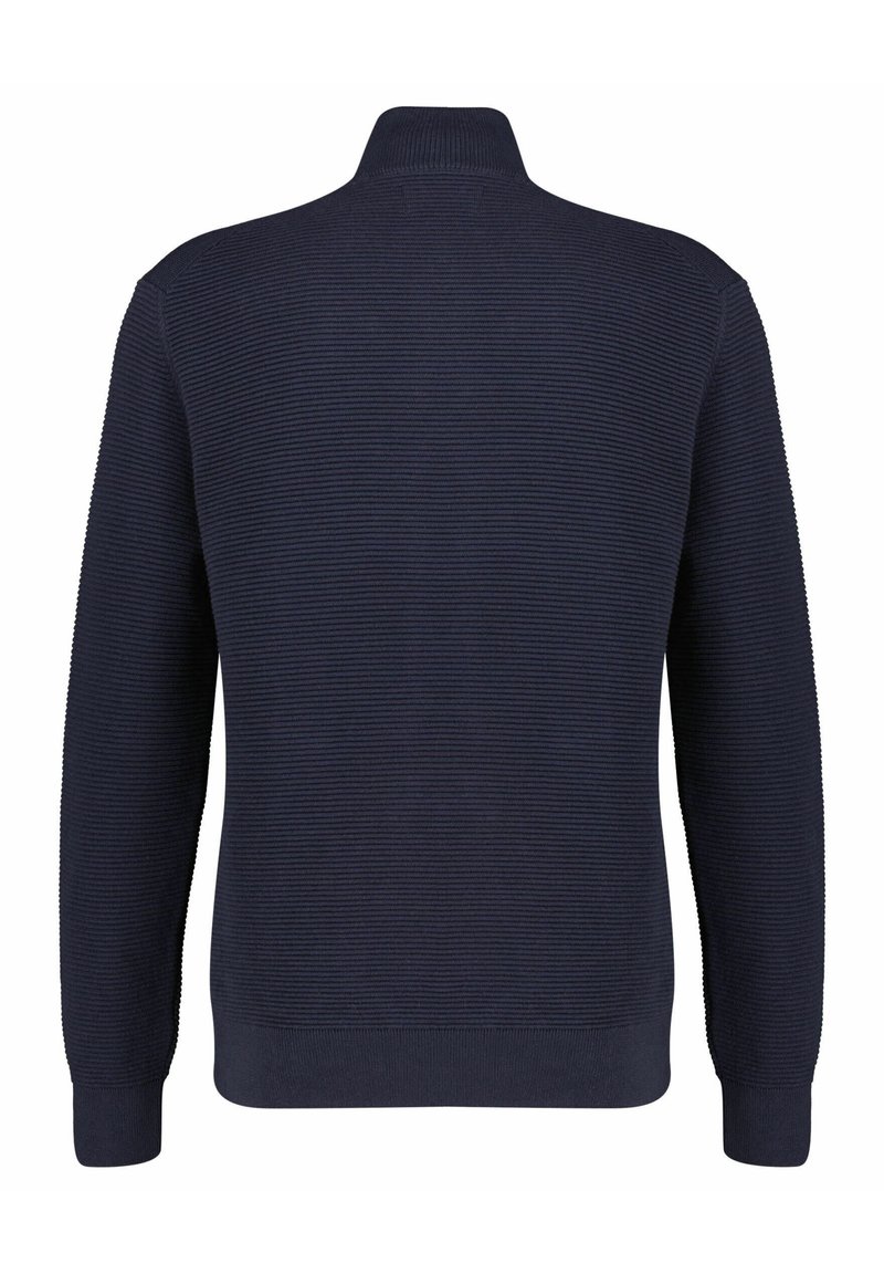 Marineblau, gerippter Strickpullover mit hohem Kragen und langen Ärmeln. Mit einem strukturierten Muster im gesamten Stoff.