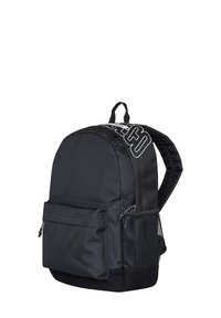 Musta reppu, jossa on tyylikäs muotoilu. Siinä on sivupusseja verkkoverkko, kaksi etuosan vetoketjullista taskua ja pehmustettu selkäosa mukavuutta varten.