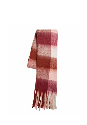 Écharpe en laine douce avec un grand motif à carreaux rouge et rose et des extrémités à franges suspendue sur un fond blanc.