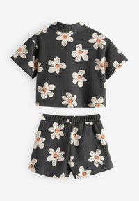 Next SHORT SLEEVE SET - REGULAR FIT - Kratke hlače - black  white flowers