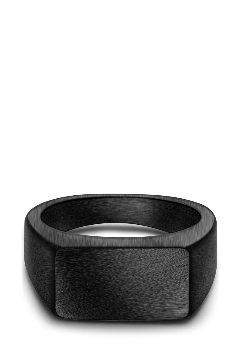 Fekete fémgyűrű, felcsiszolt felülettel és lapos, széles sávval. Térbeli, sima élekkel rendelkezik, és minimál stílusú dizájn jellemzi.