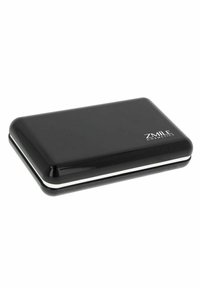 Musta, kiiltävä suorakulmainen puhdistus, jossa on pyöristetyt reunat, hopeinen korostusviiva ja "ZMILE COSMETICS" -logo pinnalla.