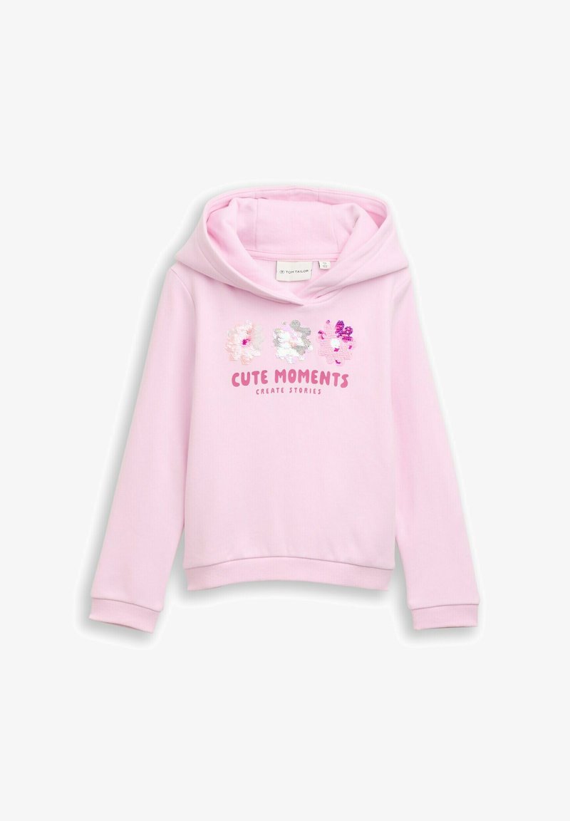 Sweat à capuche enfant rose clair avec capuche, trois motifs de fleurs en sequins, et texte "CUTE MOMENTS CREATE STORIES" sur le devant.