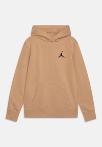 Sudadera beige de tejido suave, con un bolsillo frontal, puños acanalados, capucha con cordón y un logo negro de Jordan en el pecho.