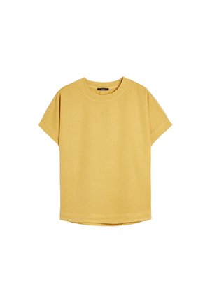 Żółta bawełniana koszulka z okrągłym dekoltem, krótkimi rękawami i luźnym krojem. Gładka tekstura i prosty dół bez widocznych wzorów czy akcentów.