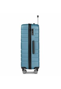 Harte Kunststoffkoffer in Hellblau, rechteckige Form, strukturierte Oberfläche mit horizontalen Rillen, drei Rollen im Spinner-Design und schwarzem Reißverschluss.