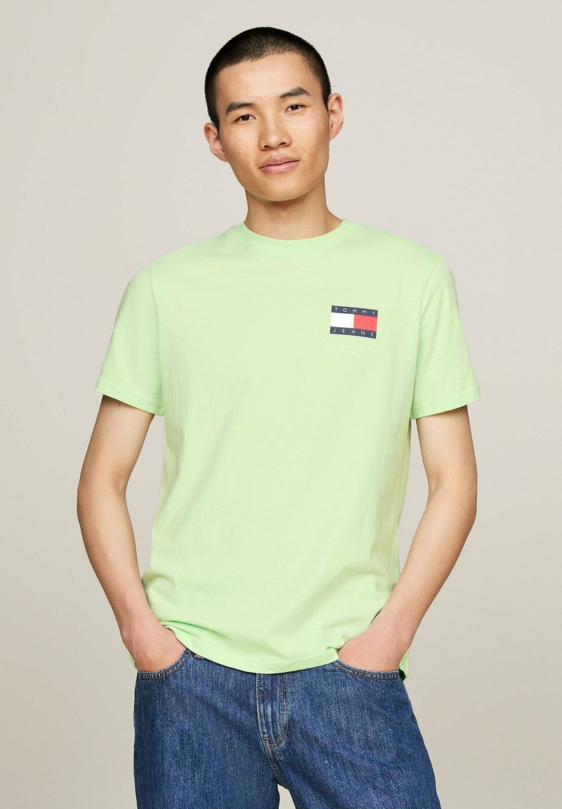 Tommy Jeans - ESSENTIAL FLAG TEE  - Basic T-shirt - opal green, Enlarge