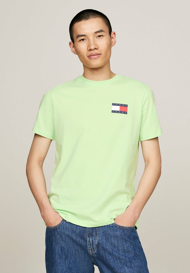 Tommy Jeans - ESSENTIAL FLAG TEE  - T-shirts basic - opal green, Forstør