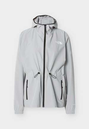 Geacă cu glugă gri deschis, fermoar negru frontal, două buzunare frontale cu fermoar, șnururi reglabile în talie și logo alb North Face pe piept.