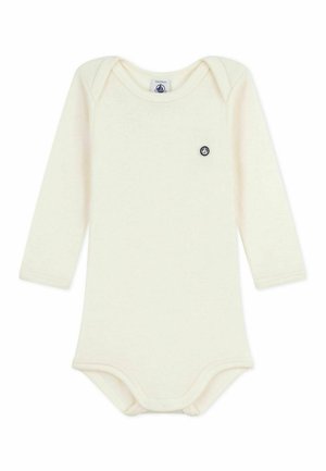 Romper met lange mouwen in roomkleur, met overslaghalslijn, drukknoopsluiting bij het kruis en een klein donkerblauw zeilbootlogo op de borst.