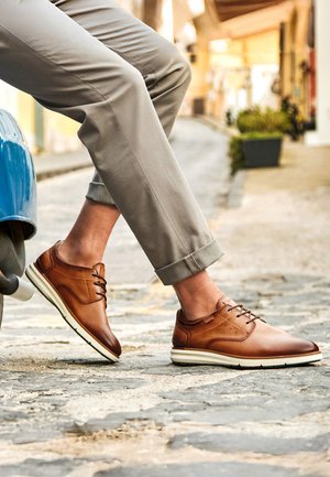 Pikolinos MANACOR - Zapatos con cordones - brown