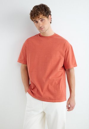 Balmohk, Basic Relaxed Fit - Basic T-shirt - bright red