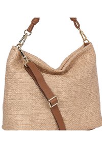 Sac en tissu tissé couleur fauve avec une forme souple, doté d'une bandoulière en cuir marron et d'accents métalliques dorés. Surface texturée avec une finition naturelle.