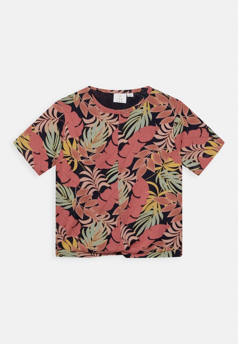 T-shirt de manga curta em tecido suave, com fundo preto e padrões de folhas tropicais coloridas em tons de rosa, verde e amarelo.