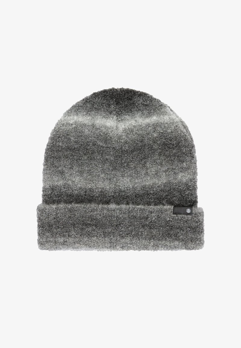 Bonnet en tricot gris avec revers, présentant une petite étiquette noire avec un logo circulaire sur le côté du revers.