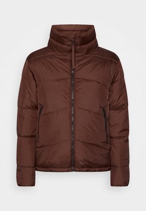 Braune wattierte Jacke mit hohem Kragen, Frontreißverschluss und zwei seitlichen Taschen. Verfügt über diagonale Nähte für Textur und Wärme.