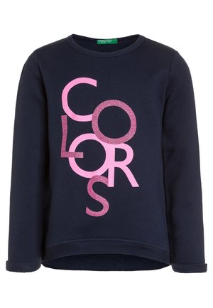 Sweat-shirt bleu marine à manches longues avec de grandes lettres pailletées roses formant le mot "COLORS" dans un design vertical dispersé.
