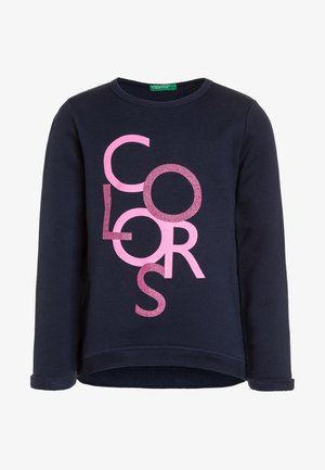 Sweat-shirt bleu marine à manches longues avec de grandes lettres pailletées roses formant le mot "COLORS" dans un design vertical dispersé.