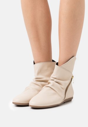 Mis Pepas, Bottines - off-white
