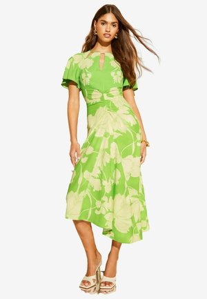 RUCHED FRONT KEYHOLE CUT OUT REGULAR FIT - Vestido informal - apple green floral