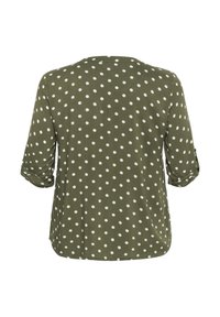 Olive roheline pikkade varrukatega särk, millel on valged polka punktid. Pehme tekstuur rullitud varrukatega ja ümmargune äär. Tagantvaade on näidatud.