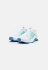 Nike Performance MC TRAINER 2 - Sapatilha de treino - white/metallic silver/mint/universal blue/black