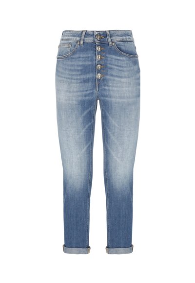Jean en denim bleu clair à taille haute, fermeture frontale à cinq boutons, jambe droite et ourlets retroussés, avec un léger effet de décoloration.