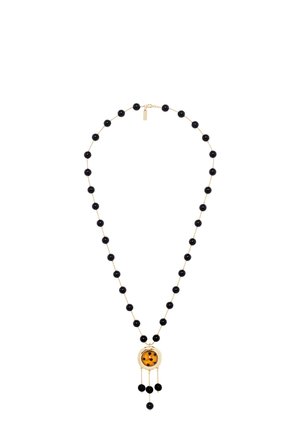 Naszyjnik z czarnych koralików połączonych złotym łańcuszkiem, z dużym bursztynowym wisiorem i wiszącymi koralikami. Prosty okrągły kształt o gładkiej fakturze.
