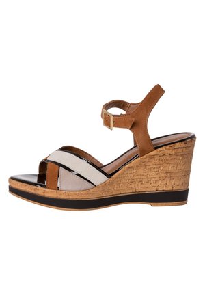 Sandale compensée marron avec plateforme en liège, bride de cheville avec boucle, et brides avant multi-texturées dans des tons marron, noir et beige.