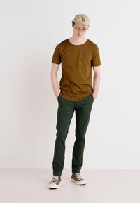 Lee SHAPED TEE - Základné tričko - brown