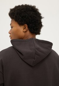 Thumbnail Image 8