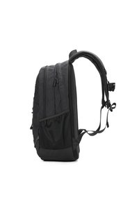 Zaino nero con superficie strutturata, tasca laterale in rete, spallacci regolabili e doppia cerniera per l'accesso al compartimento principale.
