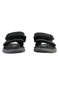 Sandalias negras con correas ajustables, suela texturizada y plantilla acolchada, diseñadas para comodidad y estabilidad.