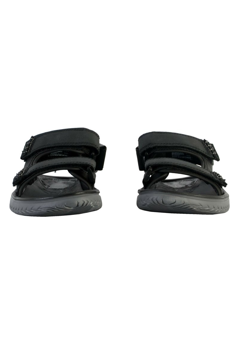 Sandales noires avec des sangles ajustables, semelle texturée et semelle intérieure rembourrée, conçues pour le confort et la stabilité.