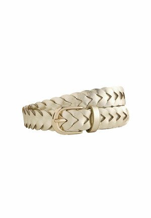 Vævet læderbælte i guld med en metallisk spænde, der har et zigzag-mønster og en glat tekstur. Justerbart med flere fastgørelseshuller.