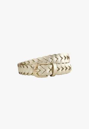 Vævet læderbælte i guld med en metallisk spænde, der har et zigzag-mønster og en glat tekstur. Justerbart med flere fastgørelseshuller.