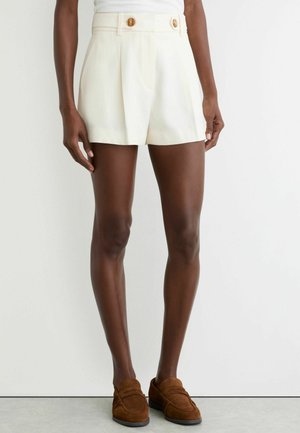 REGULAR FIT - MALIN BUTTON-WAIST TAILORED - Shorts - cream