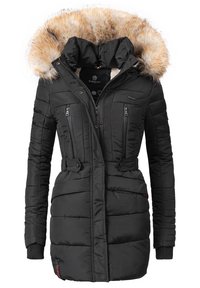 Parka noire en duvet avec capuche en fausse fourrure amovible, poches zippées sur la poitrine, taille ceinturée et texture matelassée sur toute la surface.