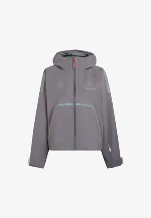 Grijze sportjas met capuchon, rits aan de voorkant, reflecterende biezen, verstelbare manchetten en Audi- en Revolut-logo's op borst en mouwen.