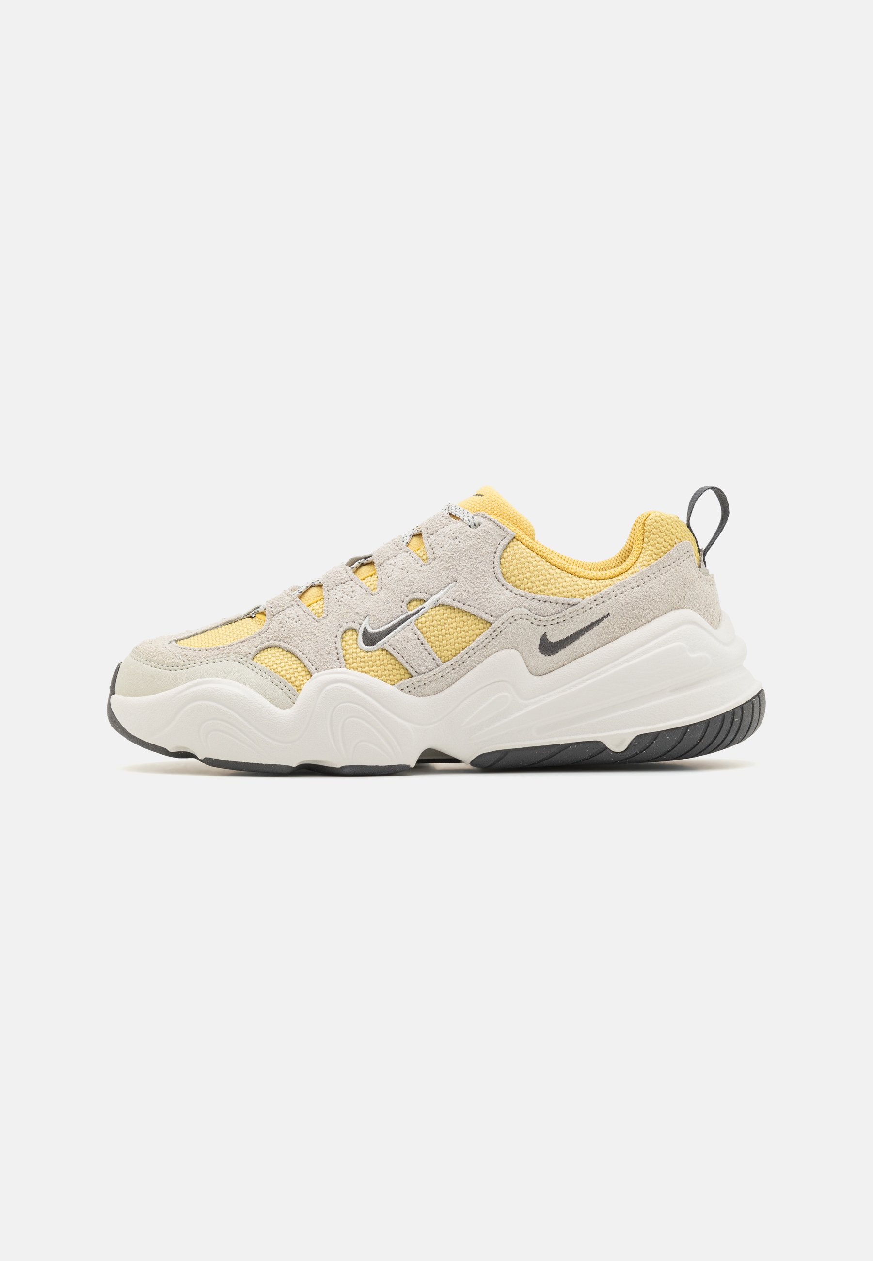 ★ナイキ★Tech Hera★Saturn Gold Light Bone Nike Tech Hera 