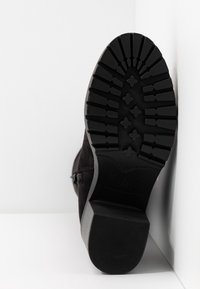 New Look Wide Fit Kozaki