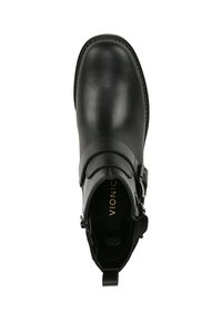 Bottine en cuir noir avec un bout rond, détail de boucle sur le côté et une languette à l'arrière pour un enfilage facile. Design minimaliste avec une texture lisse.